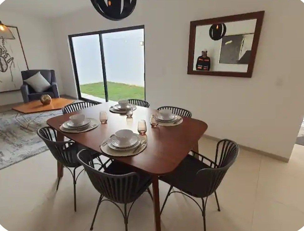 CASA AMUEBLADA EN RENTA EN ZIBATÁ · 4 RECÁMARAS