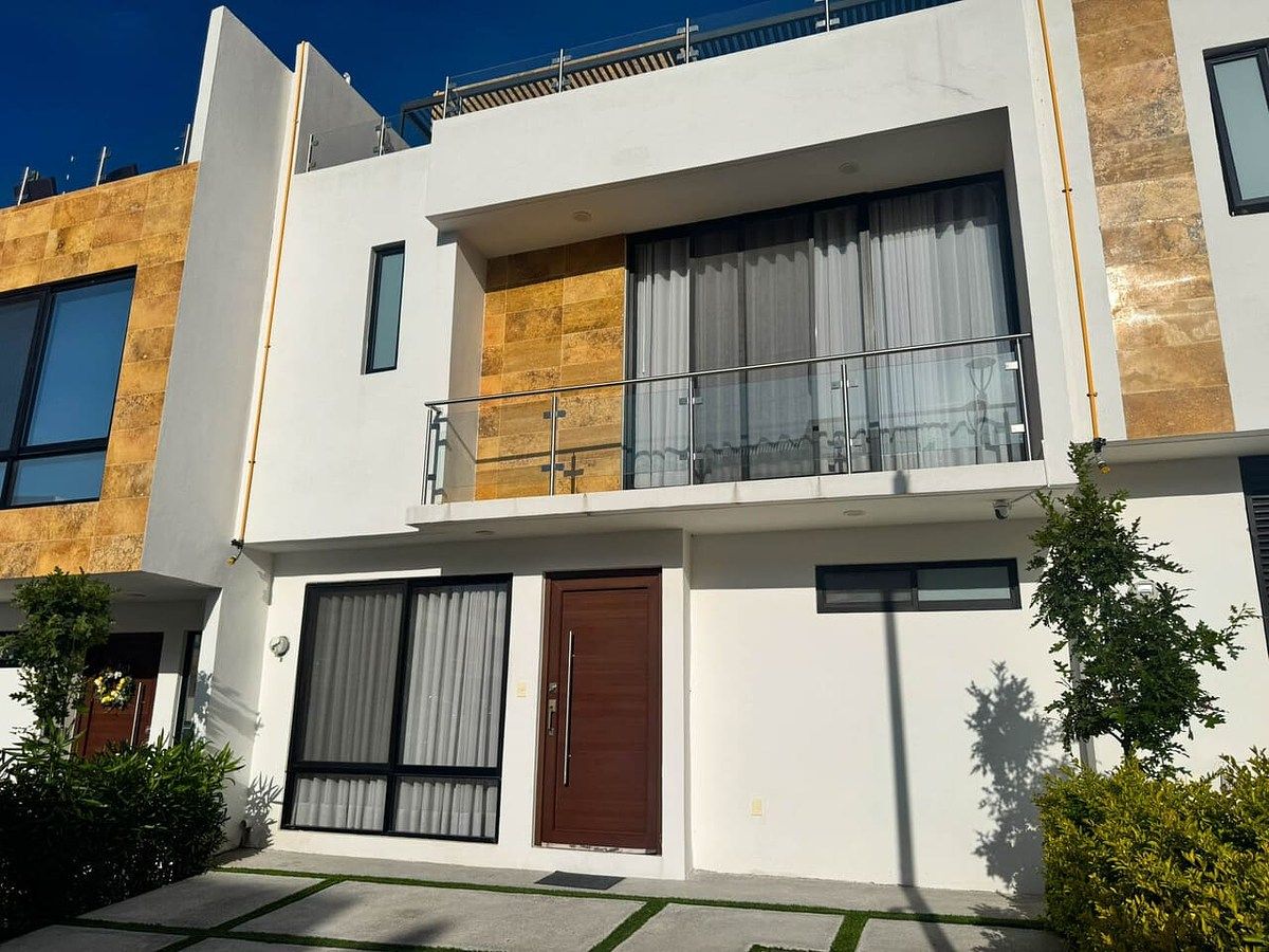 CASA AMUEBLADA EN RENTA EN ZIBATÁ · 4 RECÁMARAS