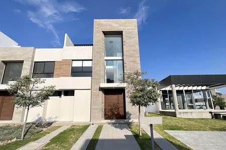 Casa en venta en Altos Juriquilla · 4 recámaras