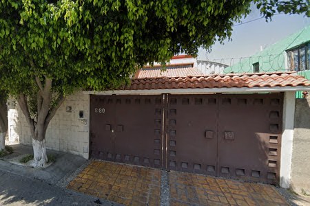 Casa en venta en Colinas del Cimatario · 5 recámaras