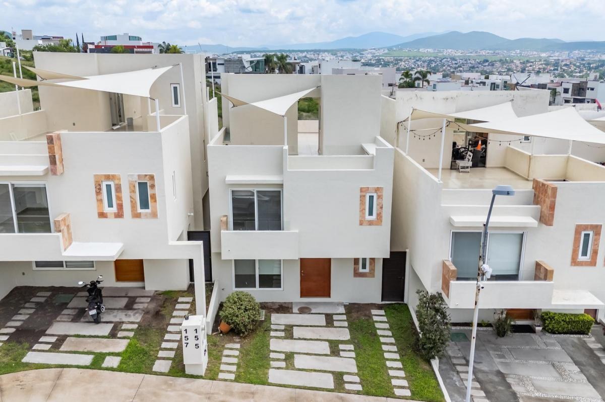 Casa en venta en Cumbres de los Olivos · 4 recámaras