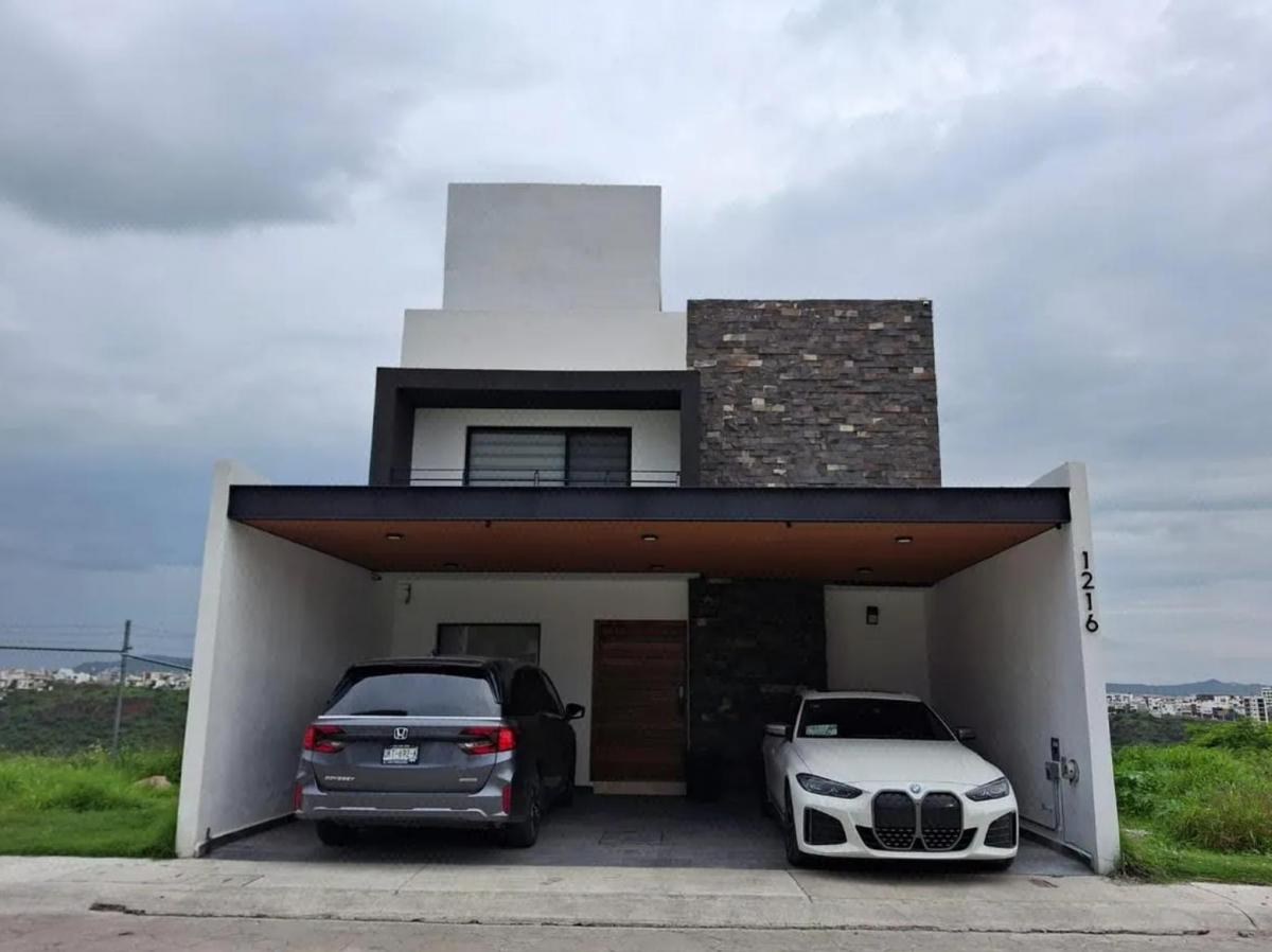 Casa en venta en Mirador del Campanario · 4 recámaras
