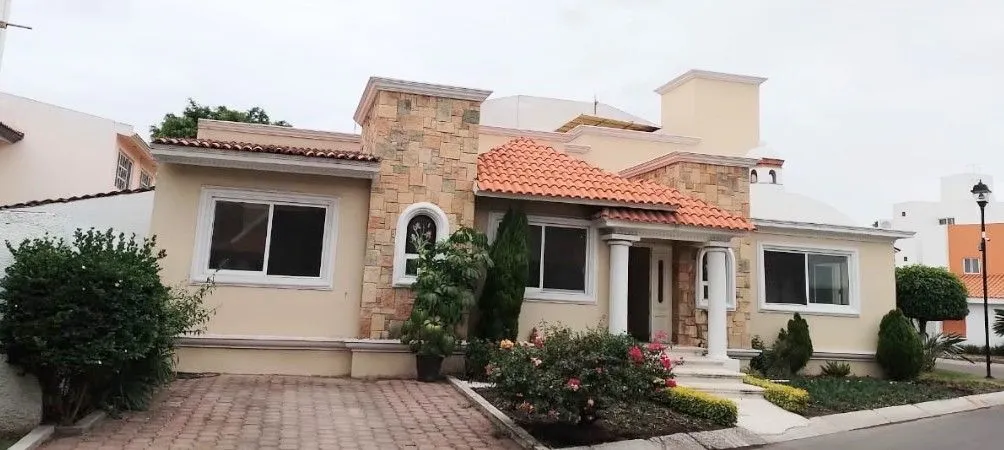 Casa amplia en renta en Querétaro