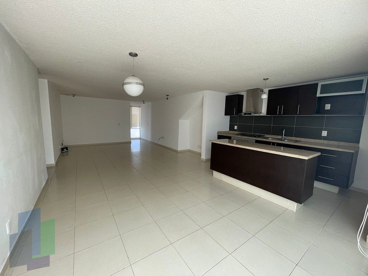 Departamento en Santa Fe Juriquilla, esquina PB con jardín excedente