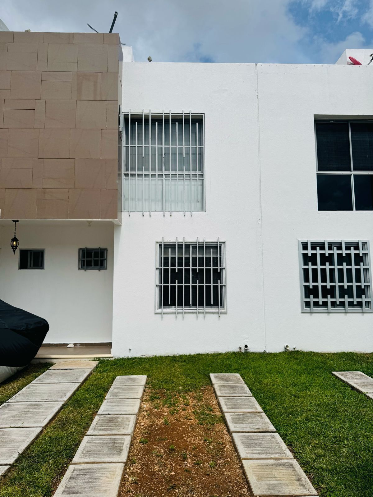Casa sin muebles con recámara en planta baja